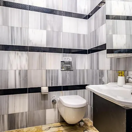 Comfortable Flat With Great Location In Beyoglu Apartment